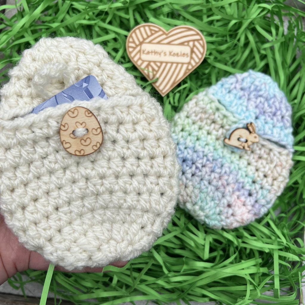 Change the look of the egg pouch pattern by using solid or variegated yarn.